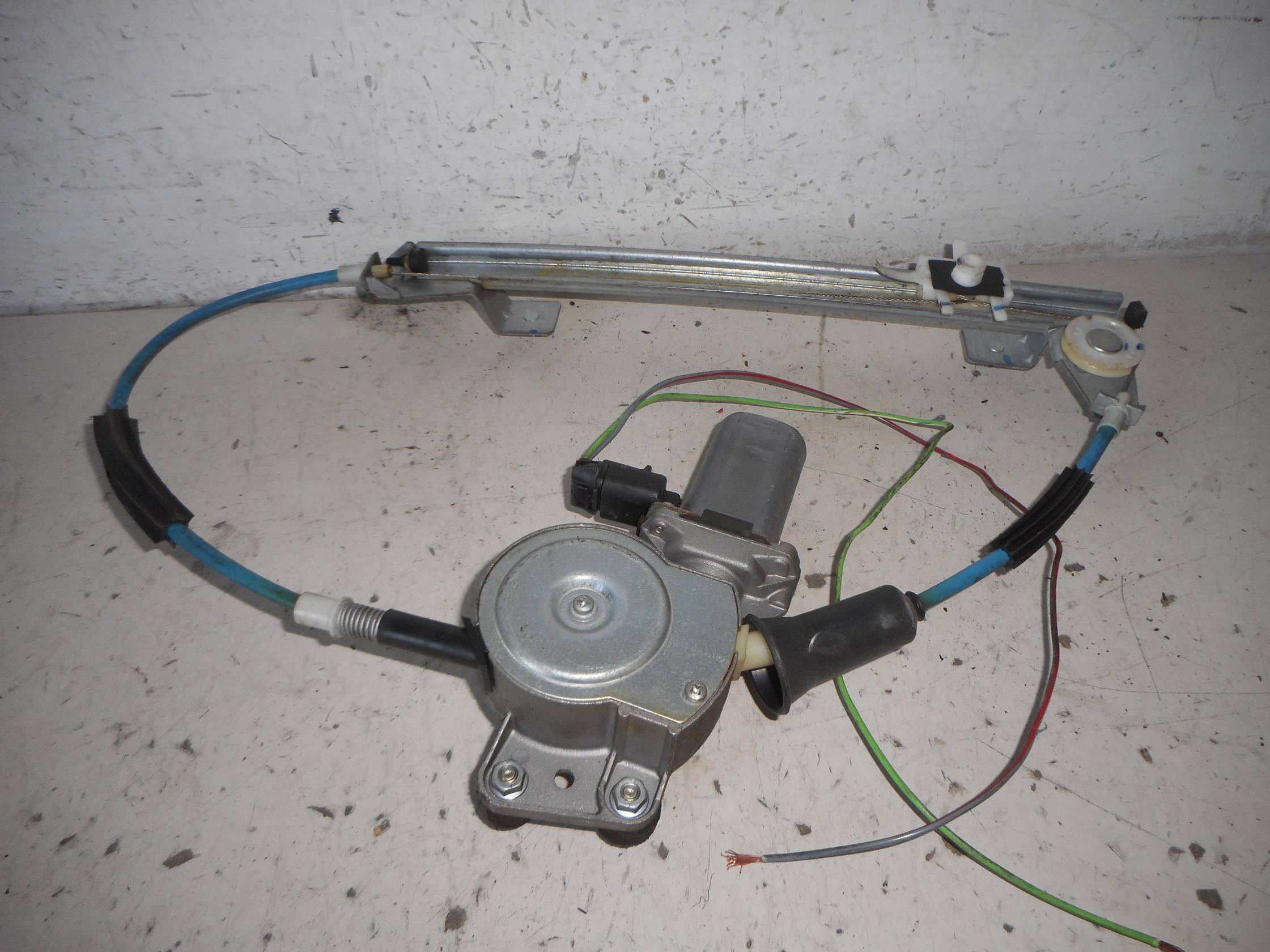 Alzacristallo elettr. porta post. dx.